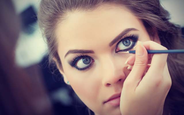 Your Eye make–up is window to your personality!