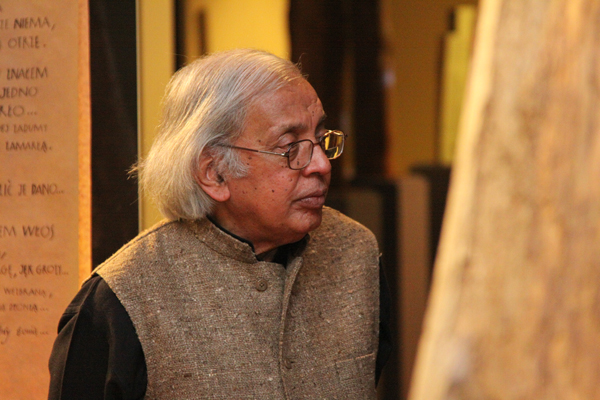 Ashok Vajapeyi returns Sahitya Akademi Award