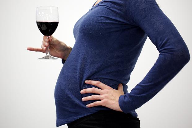 prgnant woman wine