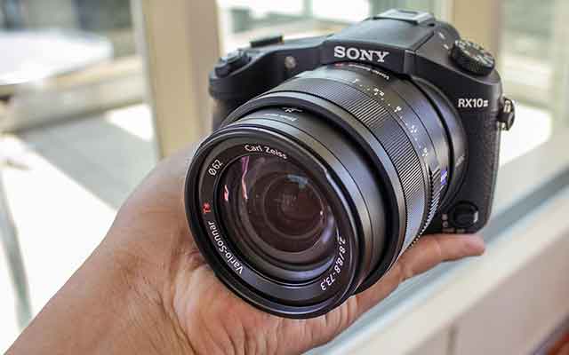 Sony-RX10-II-Hands-On-Front-2
