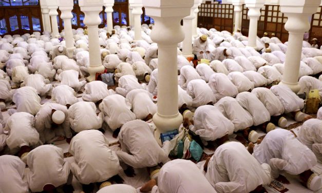 Muslims of Daudi Bohra community offer Namaz
