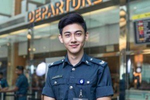 Security officer at Singapore Airport driving girls crazy