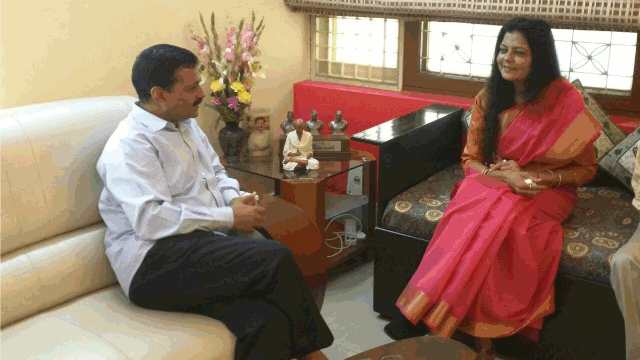 Poonam Azad joins AAP after serving BJP