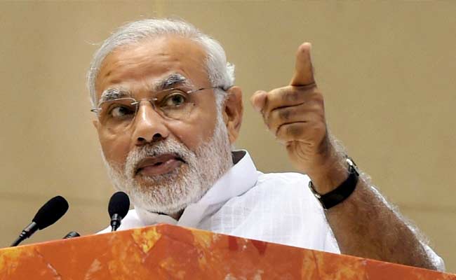 PM Modi asks people to use E-wallets and not to waste time outside banks