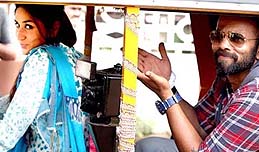 Bebo takes Rohit Shetty for a Rickshaw Ride! - One World News