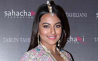 Sonakshi Sinha at Tarun Tahiliani's show for Sahachari Foundation!! - one world news