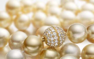PEARLS: A MUST FOR EVERY WOMAN’S JEWELRY COLLECTION