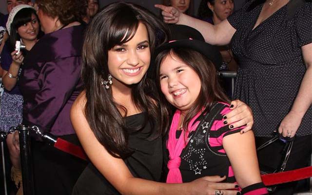 Who is that girl? Demi Lovato’s sister!