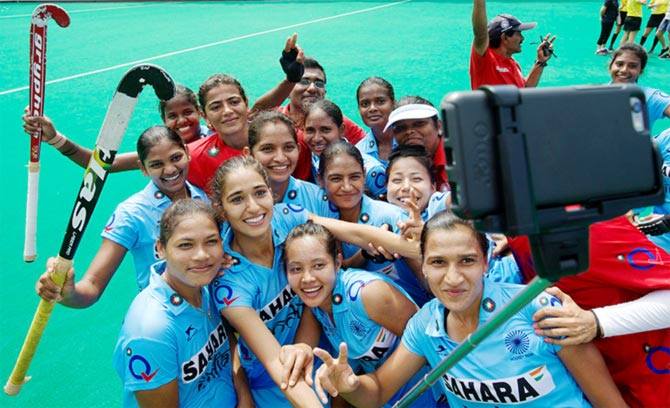 CHAK DE!