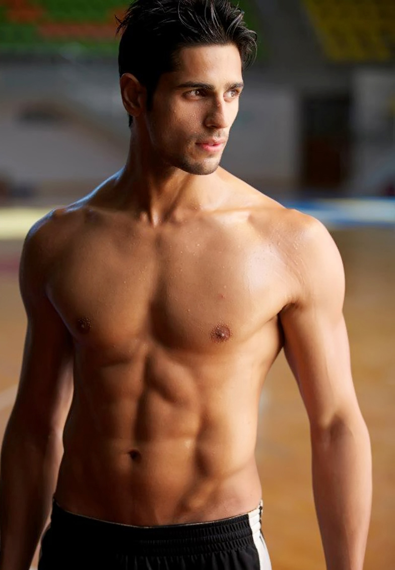 siddharth malhotra black shirt