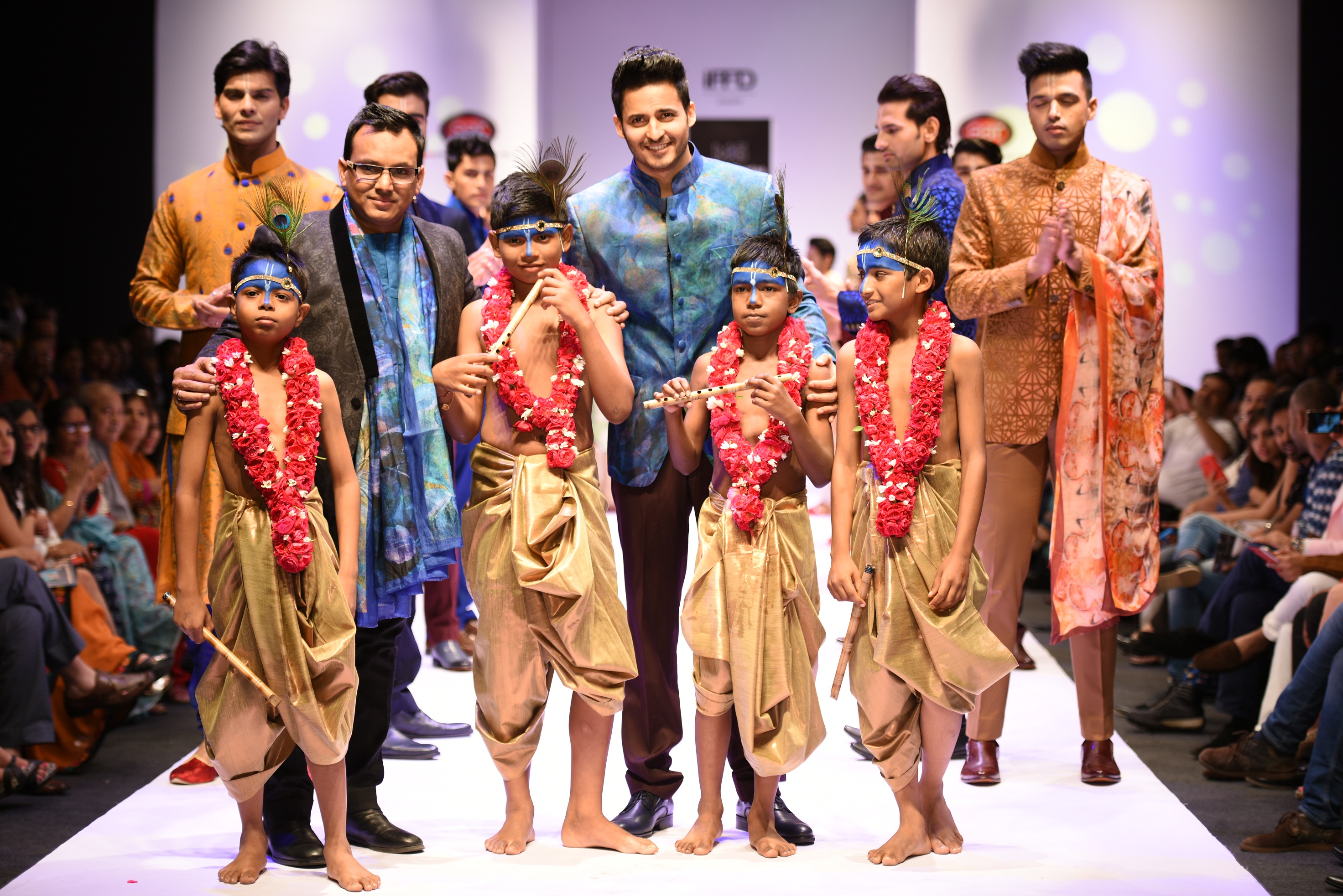 BOLLYWOOD CELEBS CHARMED THE YOUNGEST FASHION TRADE EVENT INDIA RUNWAY WEEK 2015!