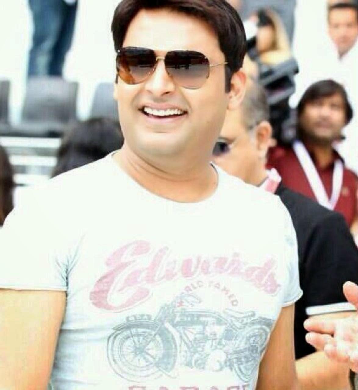 COMEDY KING KAPIL SHARMA PROMOTES KIS KISKO PYAAR KARUN!