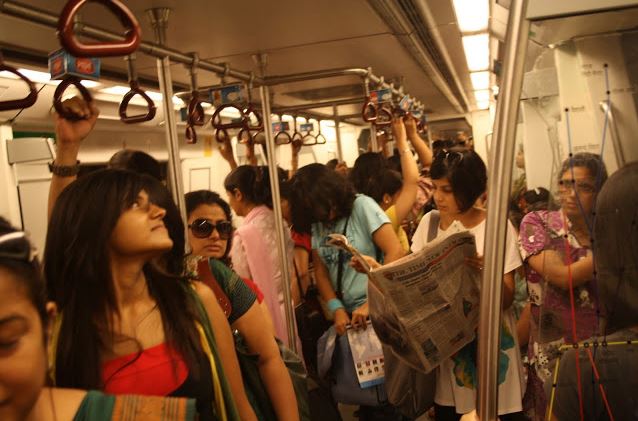 7 irritating Things about Travelling In the pink coach (ladies comp.) Of Delhi Metro