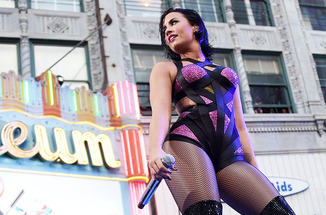 Demi Lovato seems very 'Confident' in her video-OneWorldNews