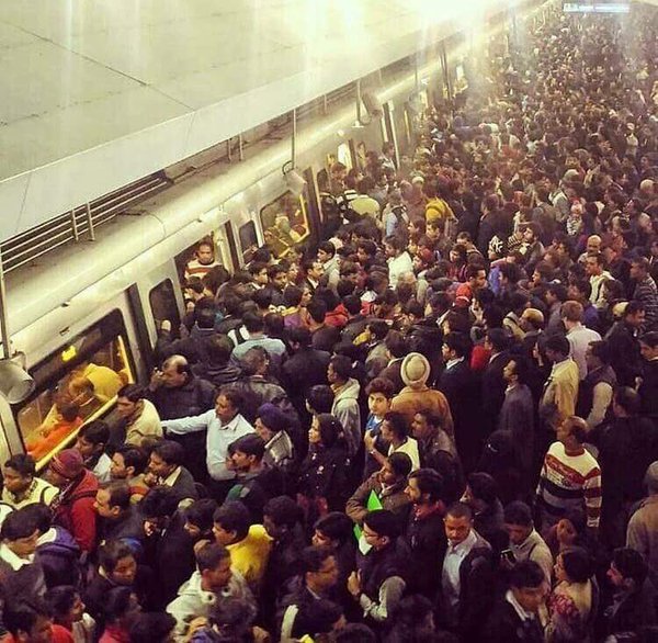 Metro needs 916 coaches to overcome overcrowding in metro