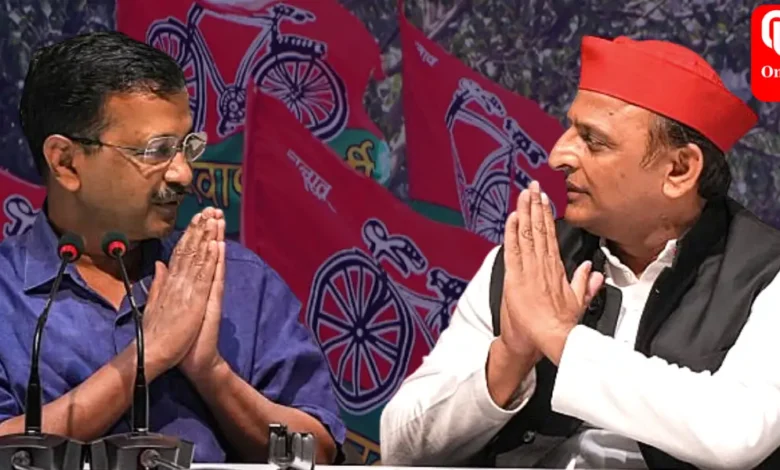 Akhilesh Yadav Promises Support to Arvind Kejriwal