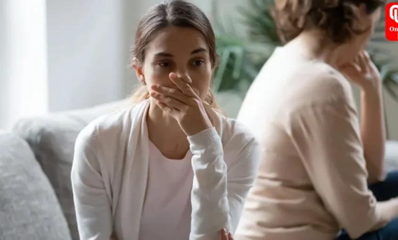 Signs of a narcissistic mother Therapist explains