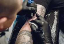 Tattoo, risks of hepatitis