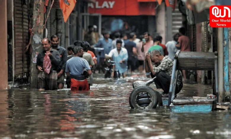 Delhi turns into swimming pool