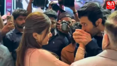 Vijay Deverakonda Kisses Rashmika Mandanna