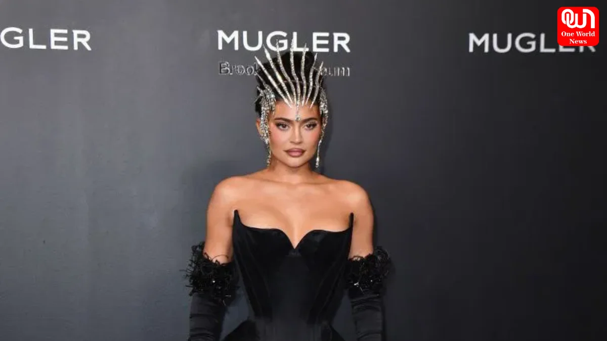 Kylie Jenner, BAFTA, Crystal-Drenched Gown