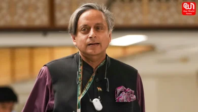 Shashi Tharoor, Convoy Blocked In Kerala