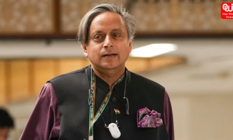 Shashi Tharoor, Convoy Blocked In Kerala