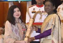 Alka Yagnik Battle With Rare Disorder